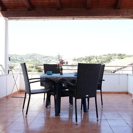 Apartment Maraca Tisno