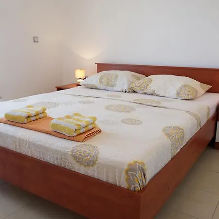 Apartment Maraca Tisno
