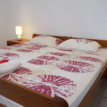 Apartment Maraca Tisno
