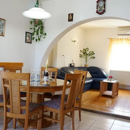 Apartment Maraca Tisno