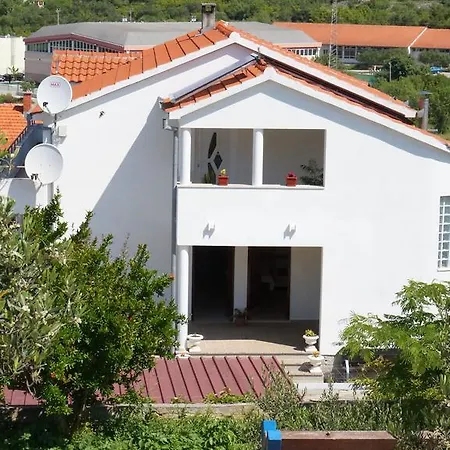 Apartment Maraca Tisno